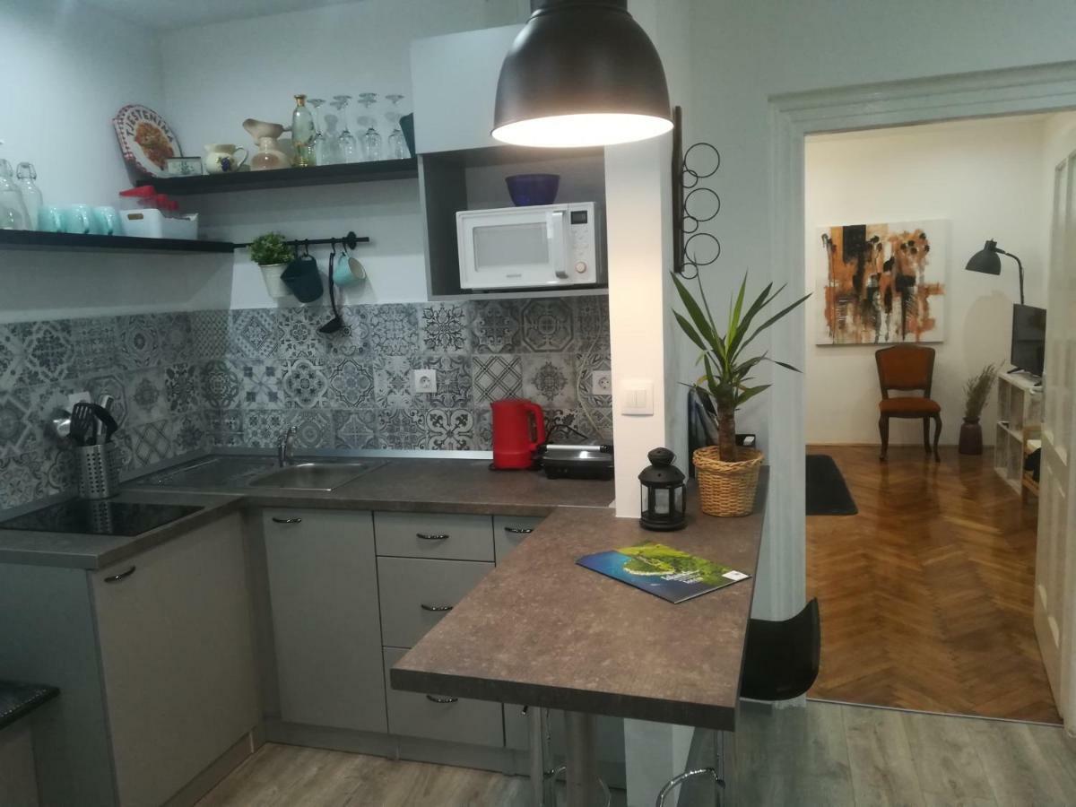 Deluxe Zoya Centar Apartment Pula Ngoại thất bức ảnh